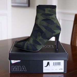 Women's Mia Camo Boot.  Size 6.5.